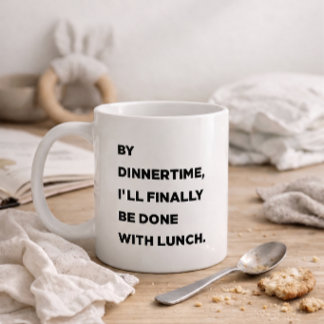 Vid middagstid är jag äntligen klar med lunchen Ma Kaffemugg