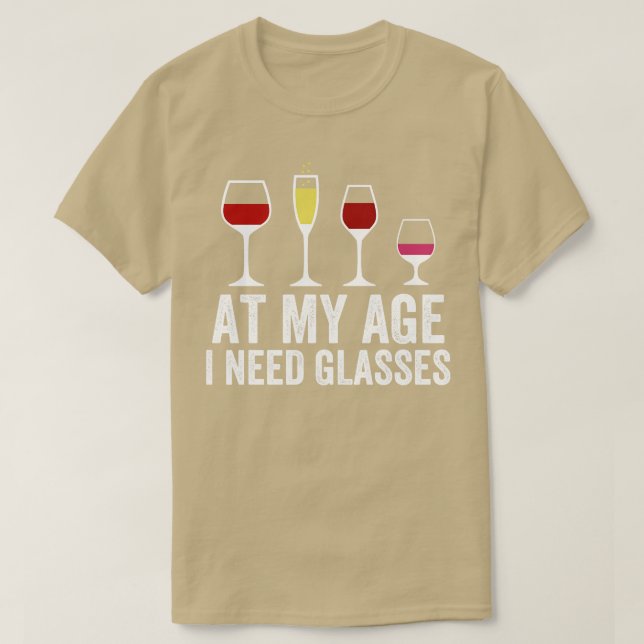 Vid min ålder behöver jag glasögon 1 t shirt (Design framsida)