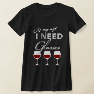 Vid min ålder behöver jag glasögon Vin T-shirt