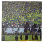 Vid Sjö Atter, Gustav Klimt Kakelplatta<br><div class="desc">Gustav Klimt (14 juli, 1862 - 6 februari 1918) var en österrikisk symbolmålare och en av de mest framstående medlemmarna i Wien Secession-rörelsen. Klimt noteras för målningar, murar, skisser och andra föremål d'art. Förutom hans verk, som innefattar anklagelser och porträtt, målade han upp landskap. Klimt var bland konstnärer från Wienutträdet...</div>