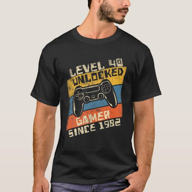 Video Gamer 40Th Birthday Level 40 Unlocked 1982 T Shirt (Framsida)