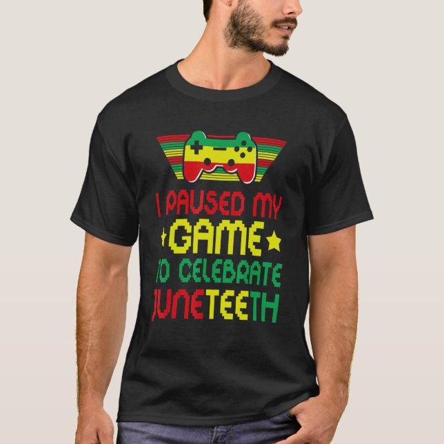 Video Games Gamer I Paused My Game To Celebrate Ju T Shirt (Framsida)