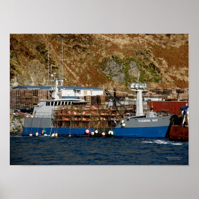 Viekoda Bay, Crab Boat in Dutch Harbor, Alaska Poster (Framsidan)