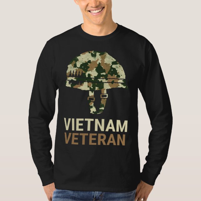 Vietnam Veteran Camo Helmet T Shirt (Framsida)