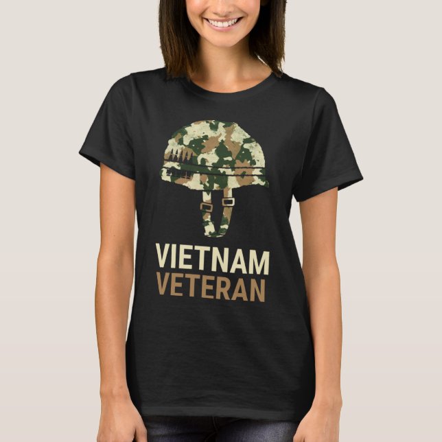 Vietnam Veteran Camo Helmet T Shirt (Framsida)
