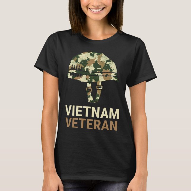 Vietnam Veteran Camo Helmet T Shirt (Framsida)