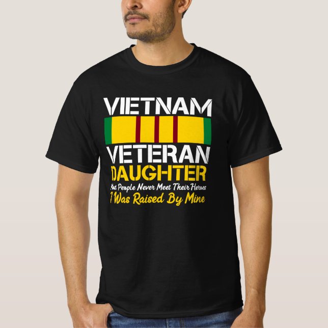 VIETNAM VETERAN DAUGHTER MEST MÄNNISKOR SAMMANTRÄD T SHIRT (Framsida)