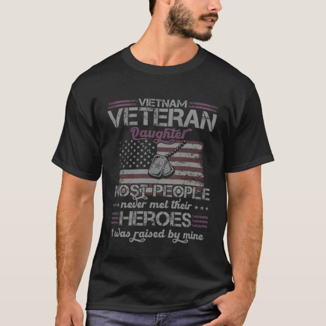Vietnam Veteran Daughter Raised By My Hero T Shirt (Framsida)