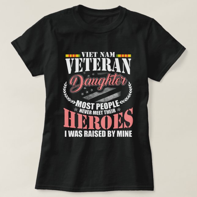 Vietnam Veteran Dotter American Flagga Militär US T Shirt (Design framsida)