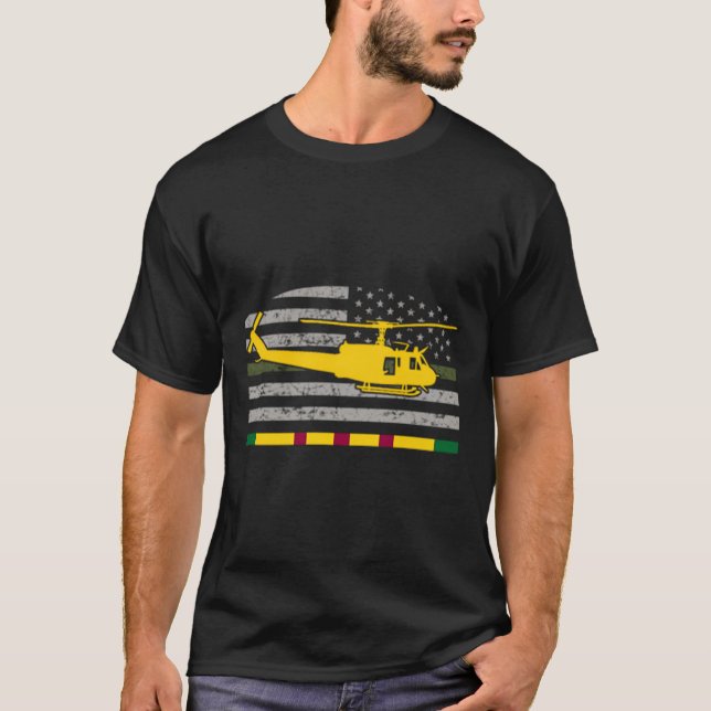 Vietnam Veteran Öh-1 Huey Helicopter T Shirt (Framsida)