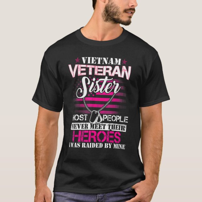 Vietnam Veteran Sister Raised By My Hero  Veteran  T Shirt (Framsida)