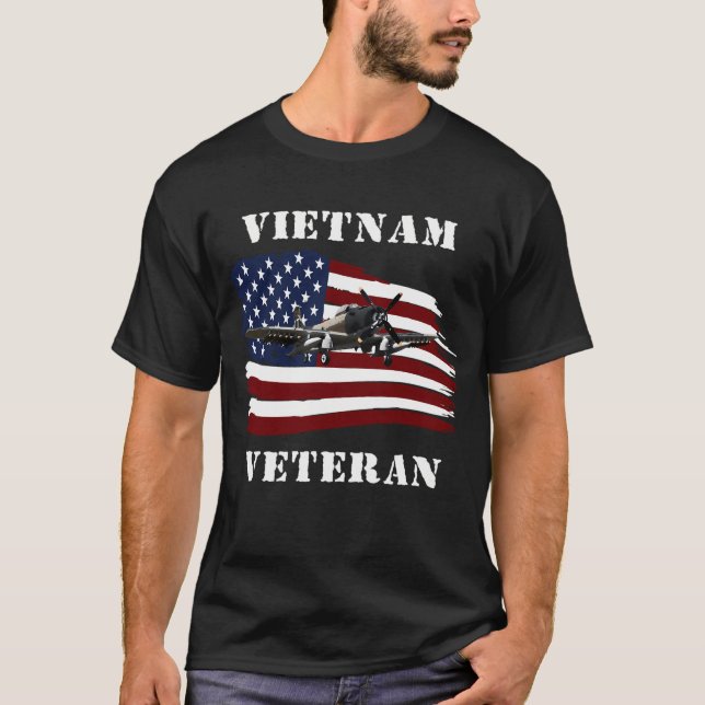 Vietnam Veterans A-1 Skyraider American US Flagga  T Shirt (Framsida)