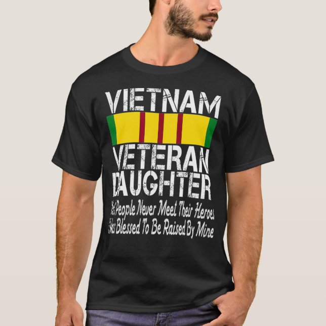 Vietnam Veteransk dotter som togs upp av min Hero T Shirt (Framsida)