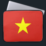 Vietnamesiska Flagga (Vietnam) Laptop Fodral<br><div class="desc">Detta mönster är utmärkande för Vietnams flagga, som är ett land i Sydostasien och som officiellt kallas Socialistiska republiken Vietnam. Det är den östra land på den indonesiska Peninsulan. Vietnam har landat gräns med China i norr och Laos och Kambodja i väster. Vietnam har också gräns med Thailand via Bukt...</div>