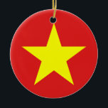 Vietnams Flagga Gult Star Round Ornament<br><div class="desc">Vietnam Flagga. Konstruktion på runda keramiska prydnadsföremål. Matchande kläder,  tillbehör,  kontorsprodukter,  hemprodukter med mera...  Glöm inte hela samlingen.</div>