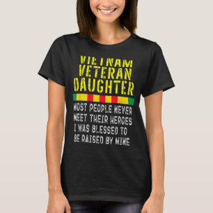 Vietnams veterinärdotter som togs upp av min Hero T Shirt