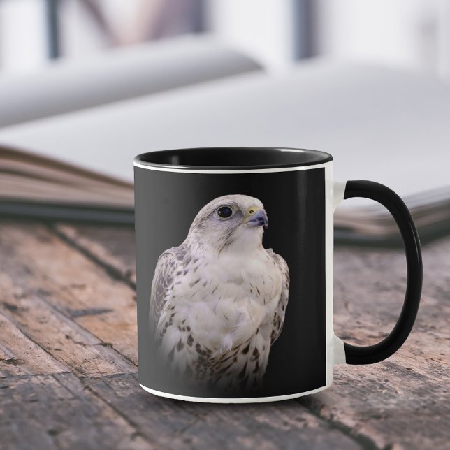 Vignetted Porträtt of an Inquisitive Saker Falcon Mugg (Vignetted Photo of a Saker Falcon 11 oz Coffee Mug Cover Photo.)