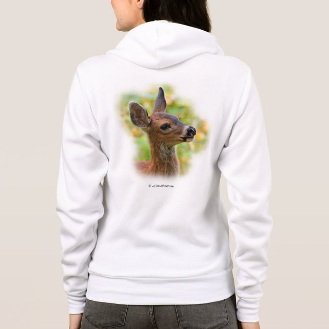 Vignetted Porträtt of Smiling Blacktail Hjort Fawn T-shirt (Baksida)