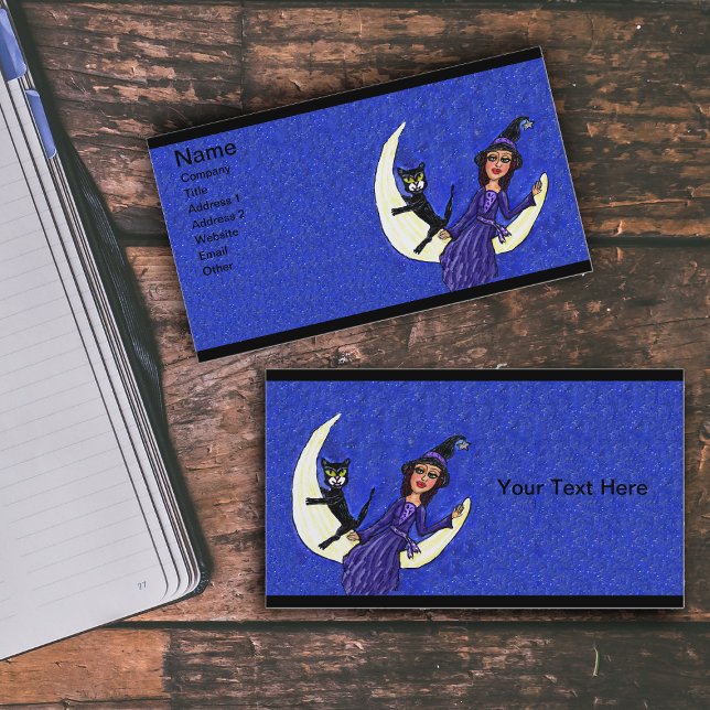 Vik på den svarta kattblått vid Måne Visitkort (Witch in purple dress on crescent moon with black cat in blue star studded sky on business cards.)
