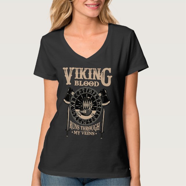 Viking Norse Mythology  Blood Runs Through My Vein T Shirt (Framsida)