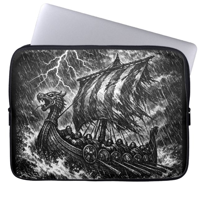 Vikinglångskepp i storm — Ink Saga Art Laptop Fodral (Framsidan)