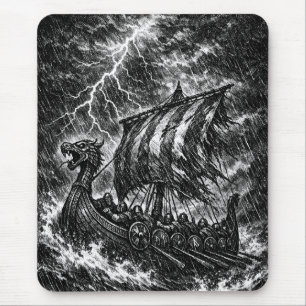 Vikinglångskepp i storm — Ink Saga Art Musmatta