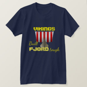 "Vikings. Byggd Fjordtuff" med den viking frakten T-shirt