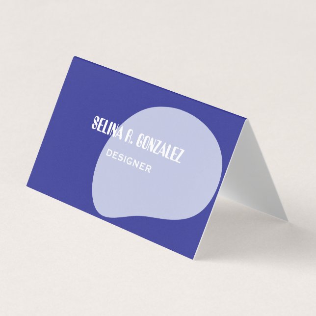Viklad visitkort med blå cool-neutral design (Framsida)