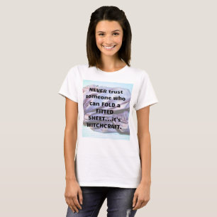 Vikning av en Sänglakan är Häxkonst T-Shirt