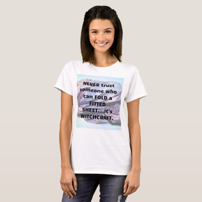 Vikning av en Sänglakan är Häxkonst T-Shirt (Hel framsida)