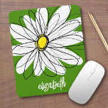 Viktig Daisy - avokado grönt-trendig-skript namn Musmatta<br><div class="desc">En frusen och vismisk teckning i en daisy. Det moderna linjer är handritat och innehåller vita blad och en gult för blomman. Bakgrunden är en sjudande grönt - och namn är ett vitt trendig. Du kan lägga till namn, monogram eller annan anpassningsbar. Om du vill flytta runt bilden klickar du...</div>