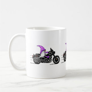 Viktig lila som kör motorcykel kaffemugg