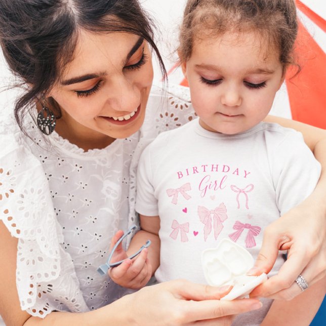 Viktig Rosa Bows Birthday Girl T Shirt (Skapare uppladdad)