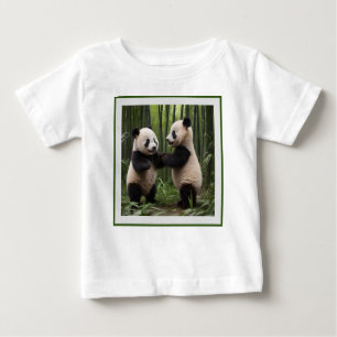 Viktiga frågor: Baby Pandas spelar i skogen T Shirt