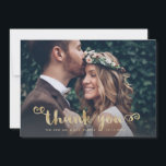 Viktigt tack | Bröllop Photo och Guld Script<br><div class="desc">Med det här fantastiska,  moderna bröllop-kortet i bröllop får du ett-foto med trendig,  utseendet elegant-skript i faux guld. Kortets baksida har plats för ett andra foto,  tillsammans med ett personligt meddelande till dina gäster.</div>