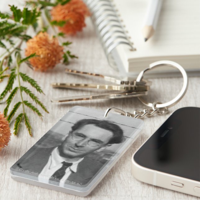 Viktor Frankl Inspired Keychain by RoseWrites (Högra Framsidan)