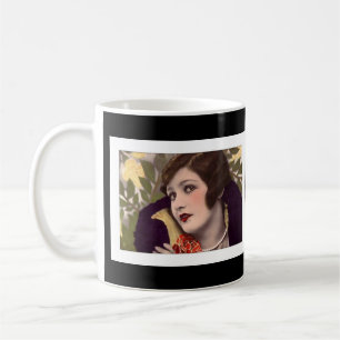 Viktoriansk skönhet i lila jackar kaffemugg