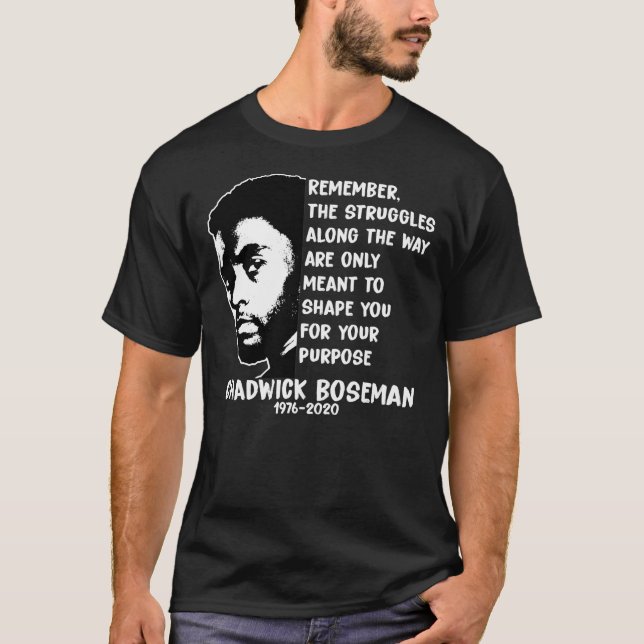 Vila i Peace Chadwick Boseman Essential  T Shirt (Framsida)