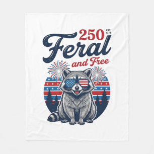 Vild 250 och fri tvättbjörn patriotisk vektordesig fleecefilt