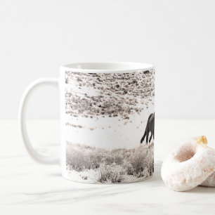 Vild av hästar i Väster Desert Kaffemugg