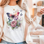 Vild av vild och fri fjäril-Blommigt T Shirt<br><div class="desc">Vild och Free Butterfly Blommigt Vild Blommor Kvinnors T-shirt Mode Top har en färgstark vattenfärgad illustration av fjärilar och blommor med texten "Vild och free" i modern manustypografi. Perfektens gåva till henne för födelsedag,  jul,  Mors dag med mera. Designad av Evco Studio www.zazzle.com/store/evcostudio</div>