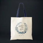 Vild Azure Budens mamma Tygkasse<br><div class="desc">En söt och elegant gåva till budens mamma,  som till sin natur har en blå och vit botanisk krans med texten "budens mamma" i handskrivet skript. Anpassa med ditt bröllop-datum eller mottagarens namn under.</div>