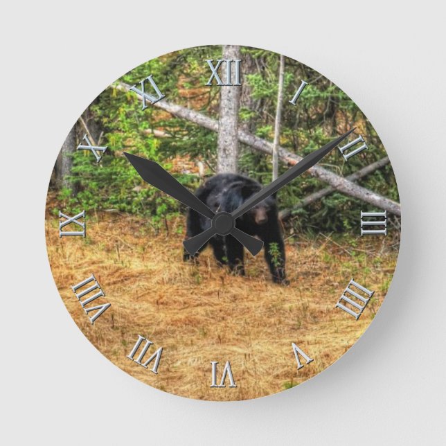 Vild Black Bear & Yukon Forest Photo Art Rund Klocka (Framsida)