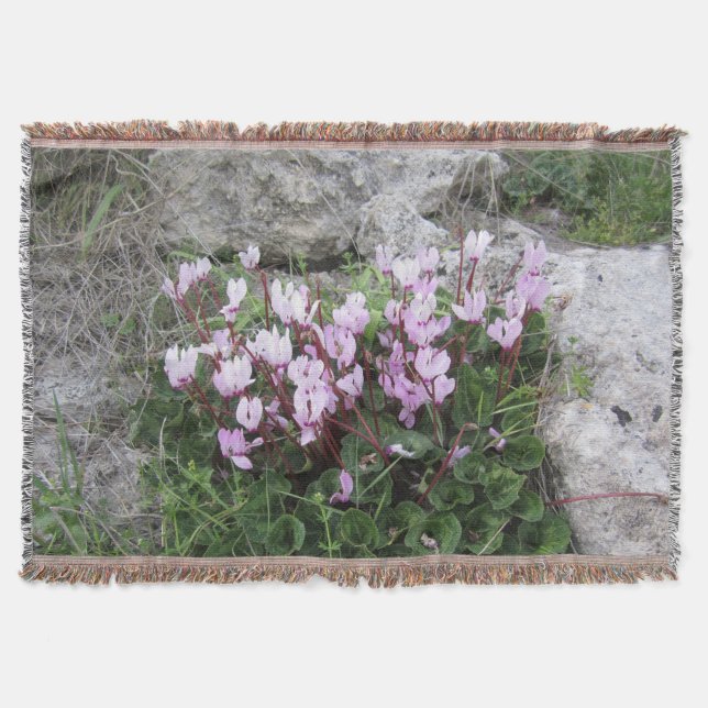 Vild Cyclamen Throw Blanket Filt (Framsidan)