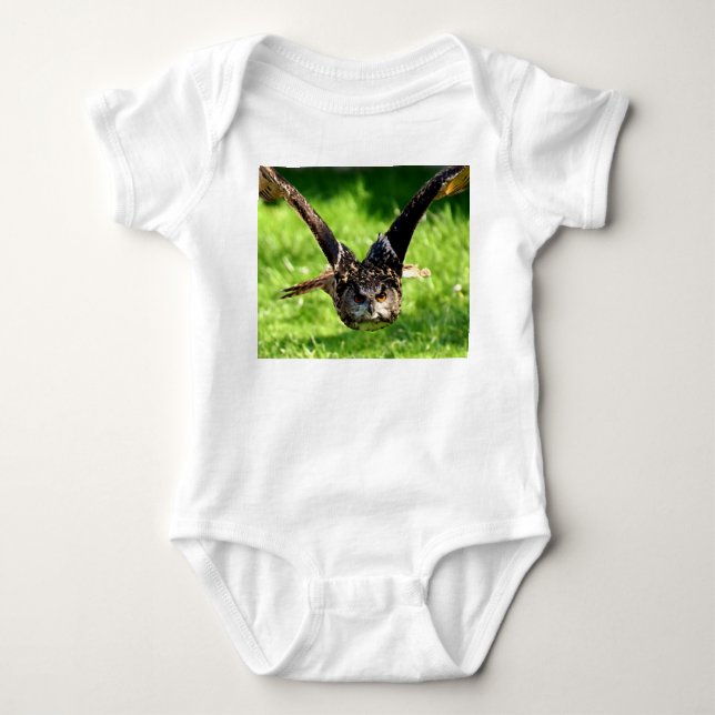 Vild Eagle Uggla vid Fullt Flight T Shirt (Framsida)