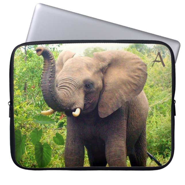 Vild elefant med tropiska växter & monogram laptop fodral (Framsidan)