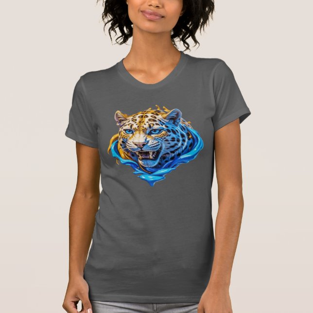 "Vild Elegance: The Aquatic Leopard" T Shirt (Framsida)