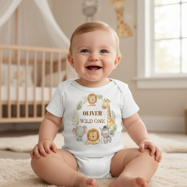 Vild en pojke 1-års födelsedags safari baby t shirt