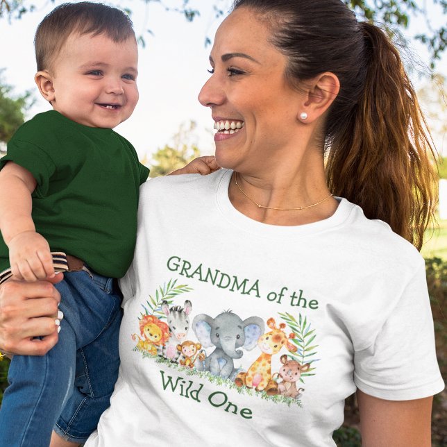 Vild Ett första födelsedag Safari Animals Grandma T Shirt (Customize to change text color. Many sizes & styles to choose from.)