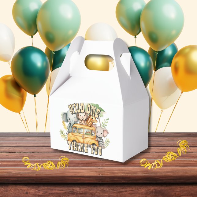 Vild ett pojkar födelsedag av safari-djur presentaskar (Skapare uppladdad)